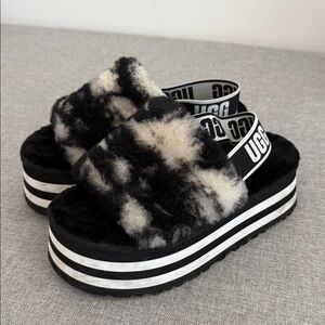 UGG Women's Black and Cream Fluffy Platform Slippers